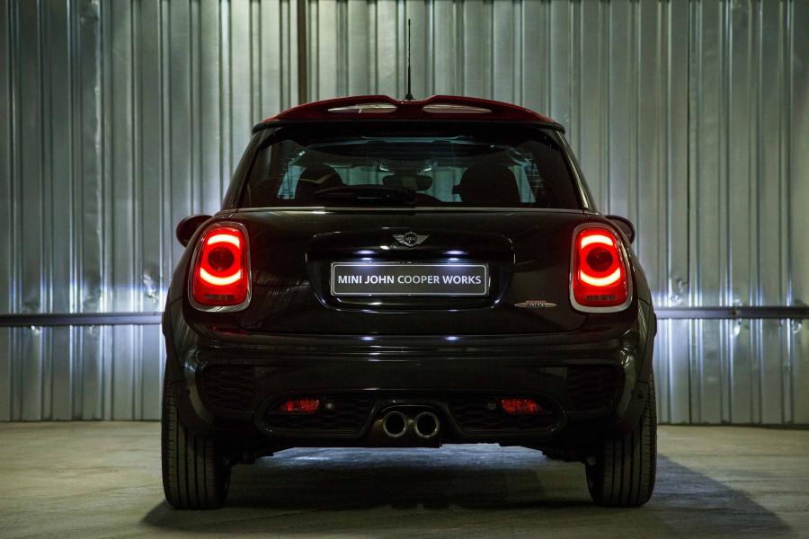  Mini Cooper S JCW 2015 года  (ZA) (фото 23 из 24)